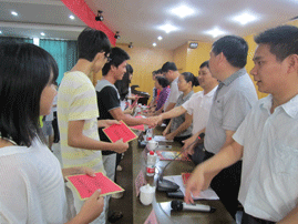 虹润公司举行2012年慈善助学金发放仪式