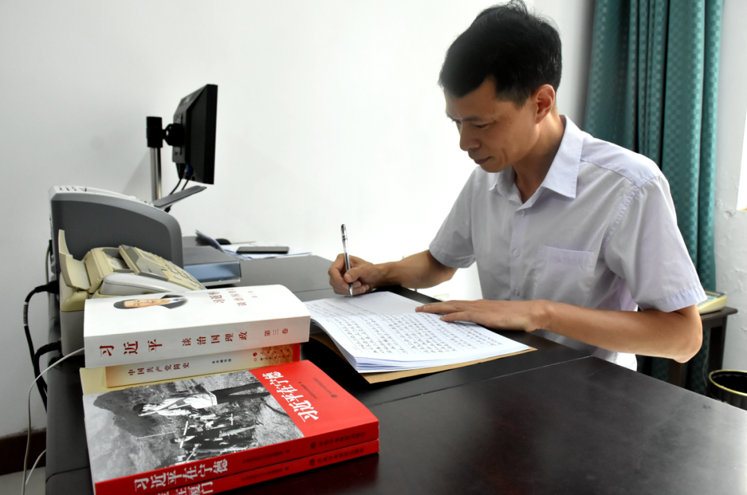 公司党支部书记杨飞获得“福建省优秀党务工作者”